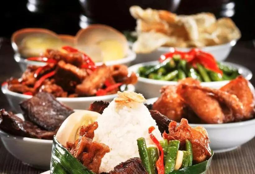 Отель Mercure Jakarta Kota