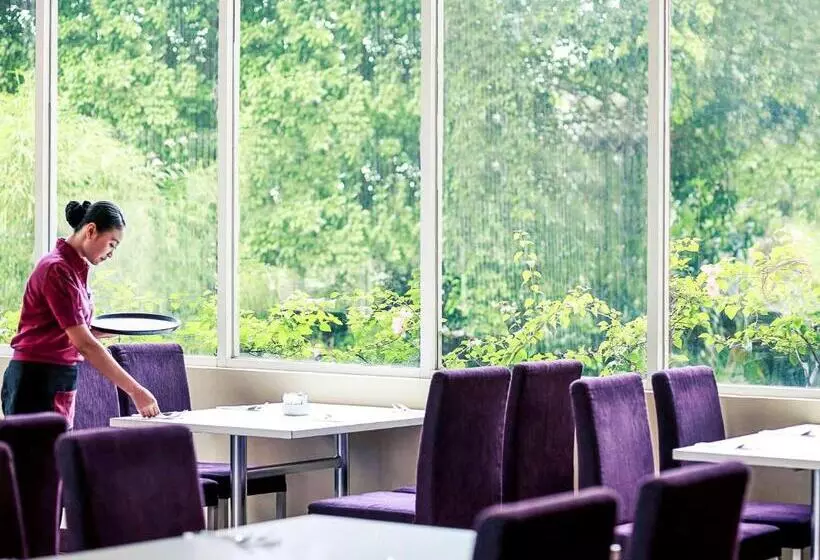 Отель Mercure Jakarta Kota