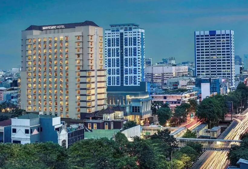 Отель Mercure Jakarta Kota