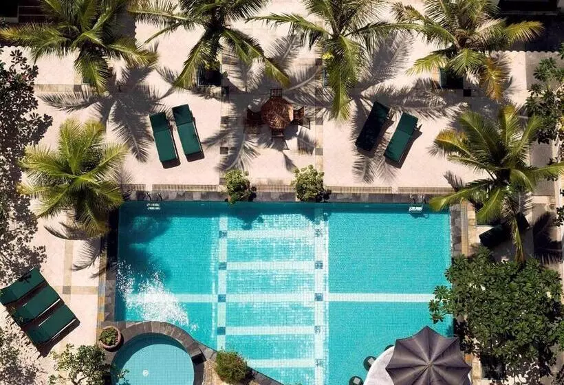 Отель Mercure Jakarta Kota