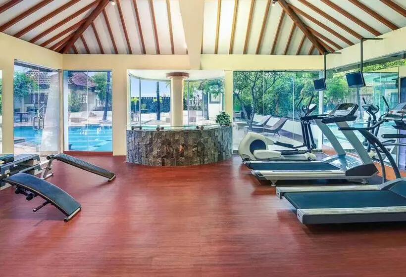 Отель Mercure Jakarta Kota