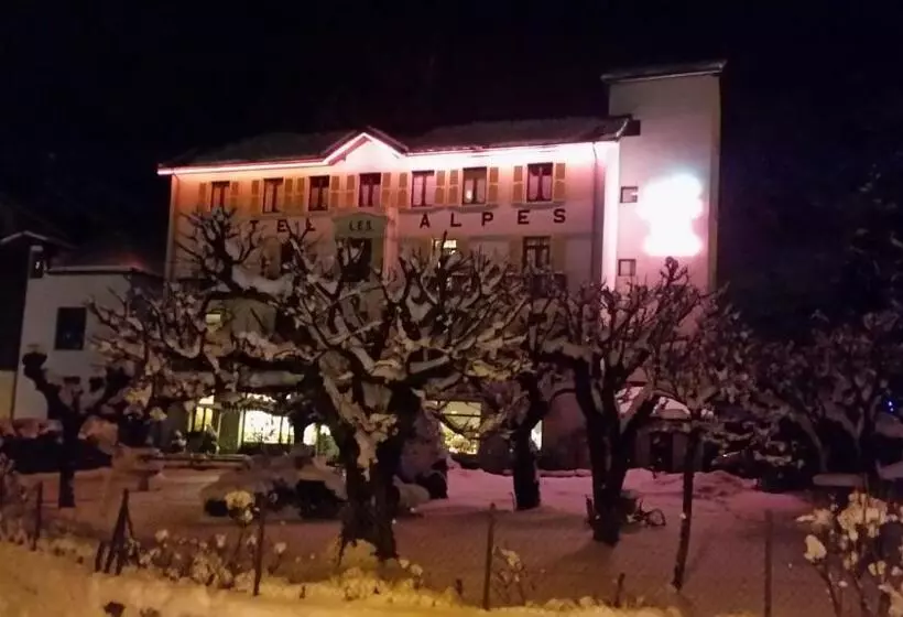 ホテル Des Alpes