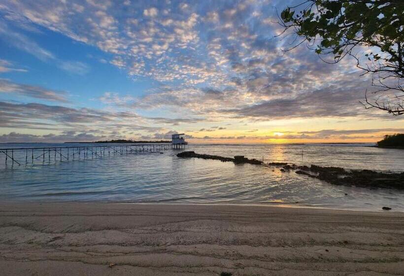 مسافرخانه Surf Deck