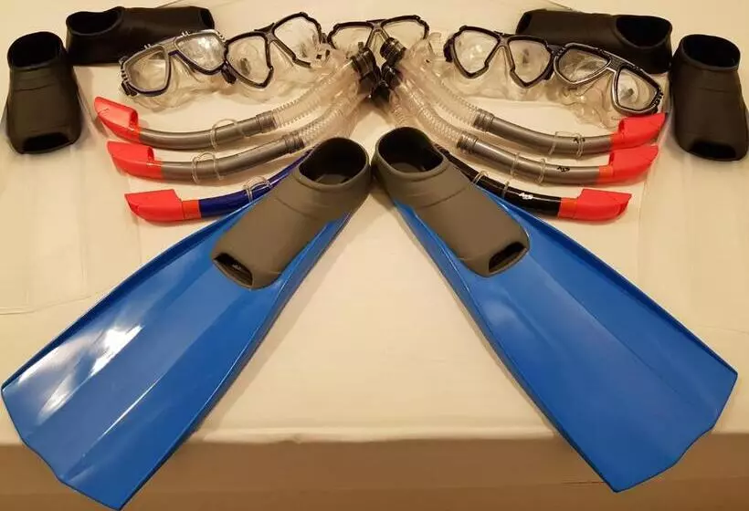 مسافرخانه Surf Deck