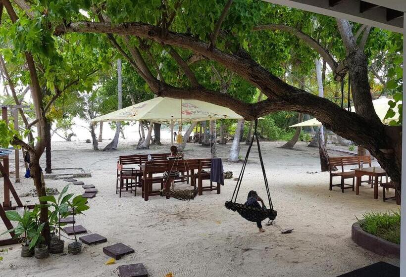 مسافرخانه Surf Deck