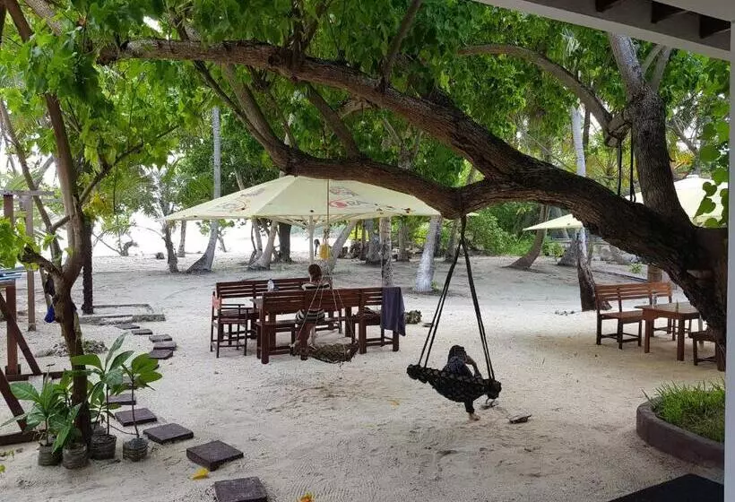 مسافرخانه Surf Deck