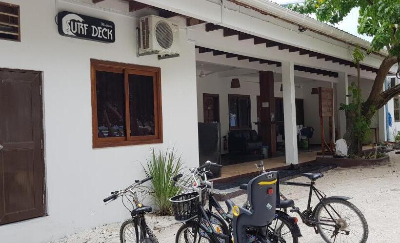 مسافرخانه Surf Deck