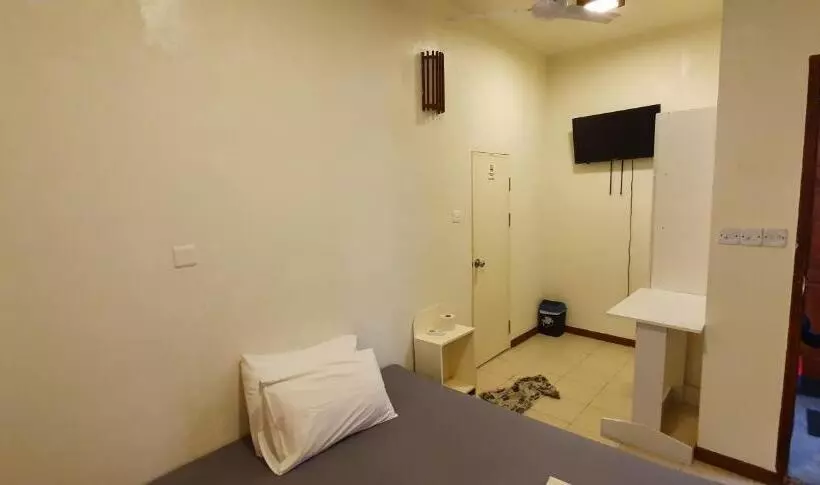 مسافرخانه Surf Deck