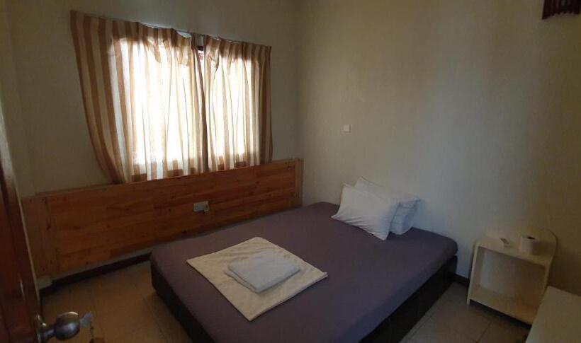 مسافرخانه Surf Deck