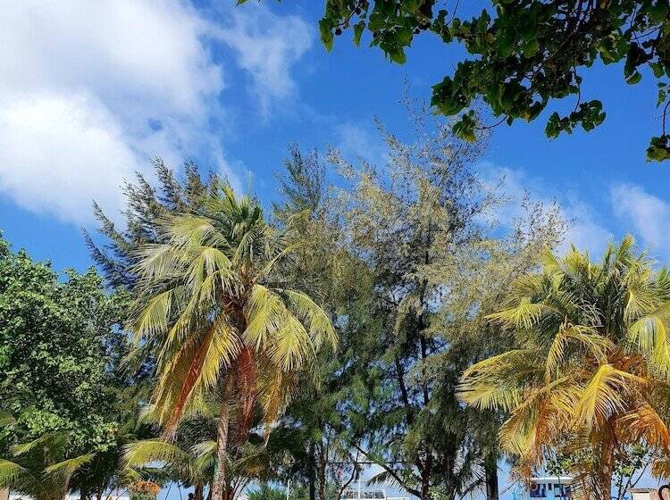 پانسیون Hibiscus Holidays