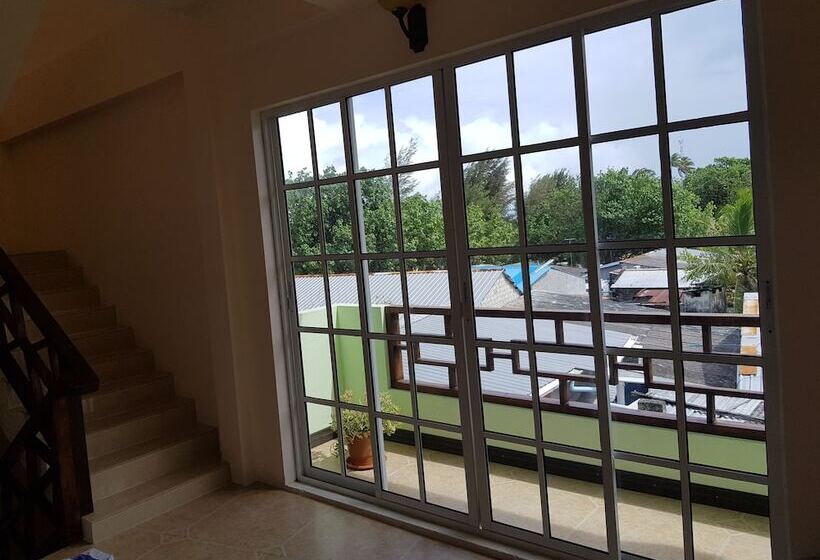 پانسیون Hibiscus Holidays