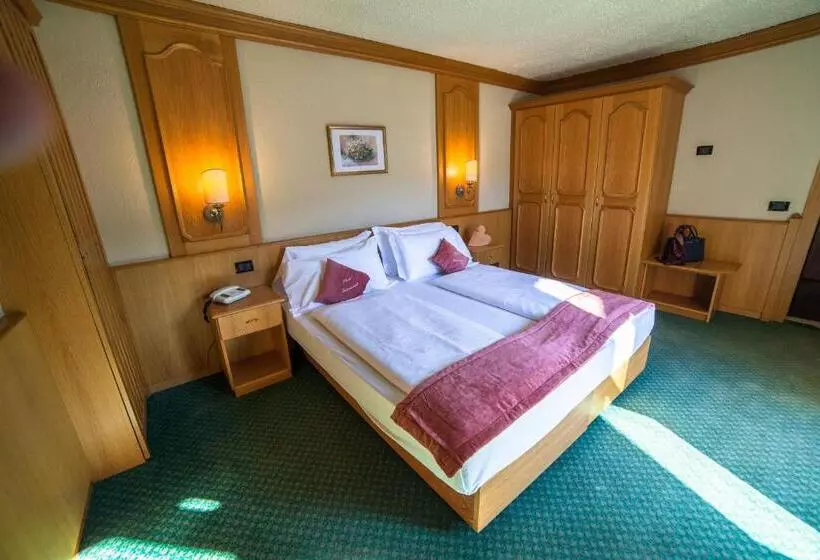 Отель Intermonti