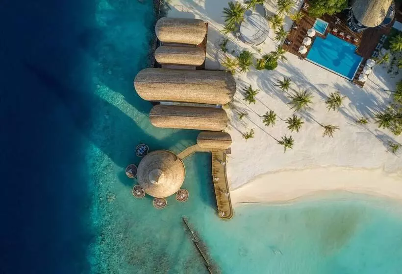 هتل Outrigger Maldives Maafushivaru Resort