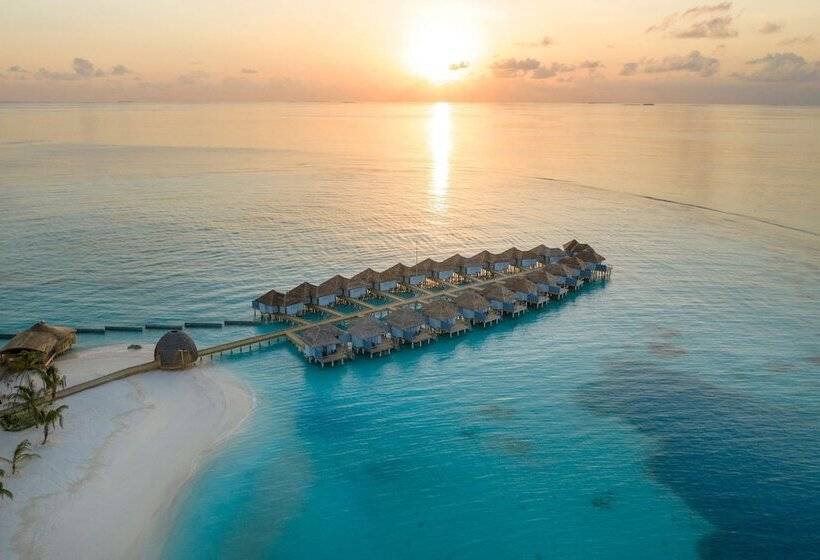 هتل Outrigger Maldives Maafushivaru Resort