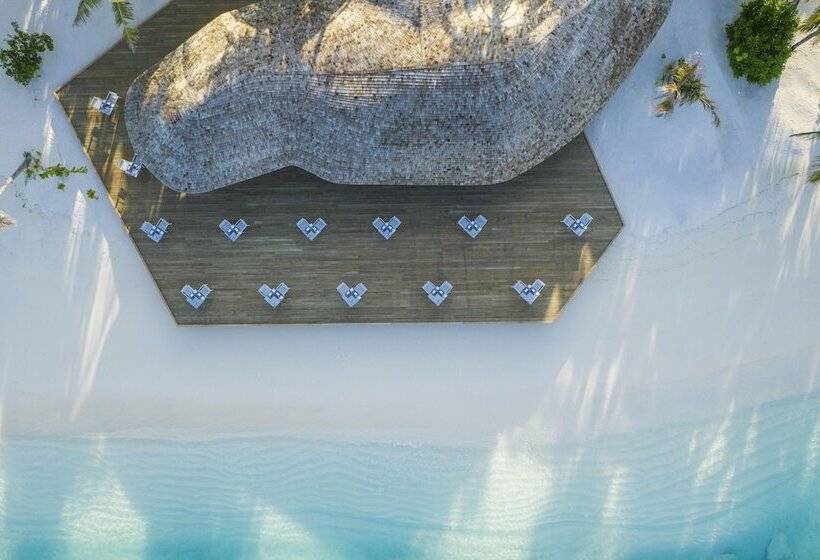 هتل Outrigger Maldives Maafushivaru Resort