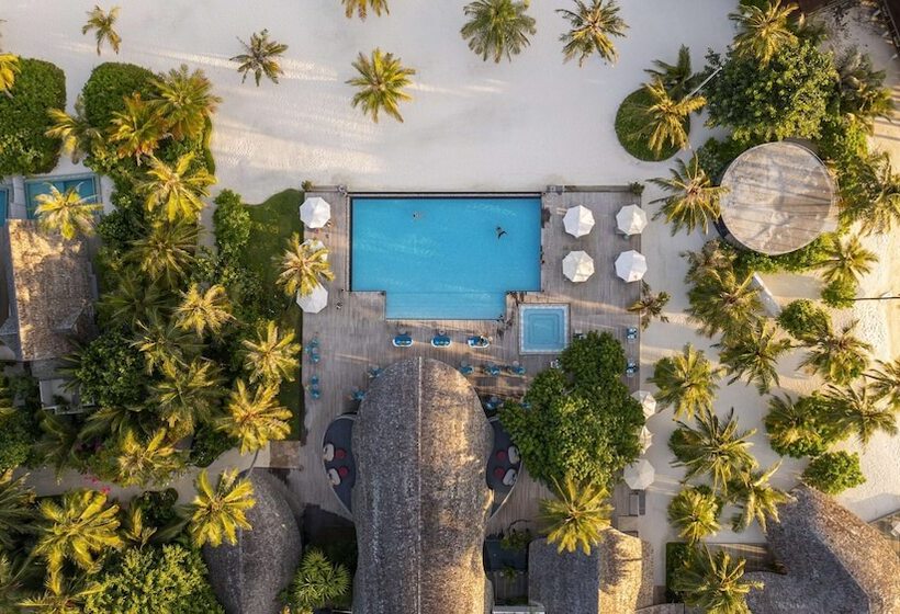 هتل Outrigger Maldives Maafushivaru Resort