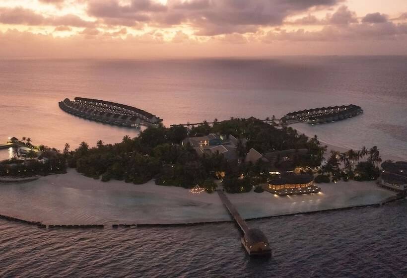 هتل Outrigger Maldives Maafushivaru Resort