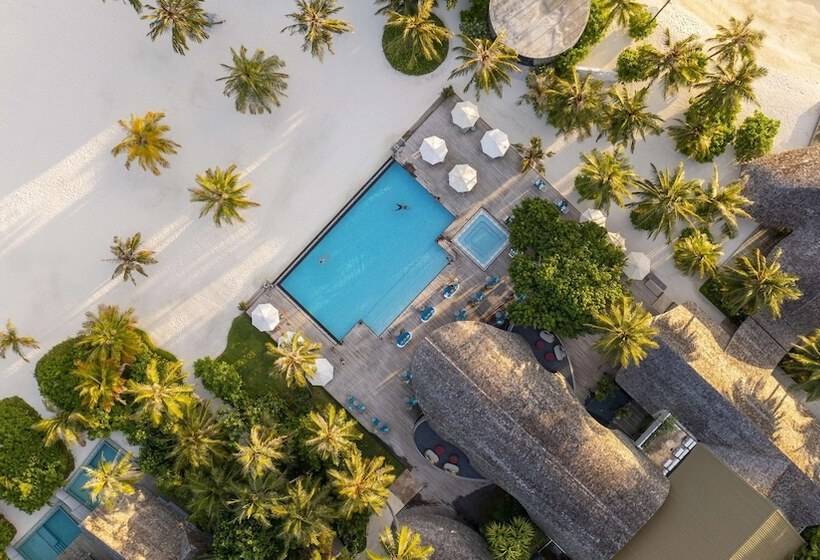 هتل Outrigger Maldives Maafushivaru Resort