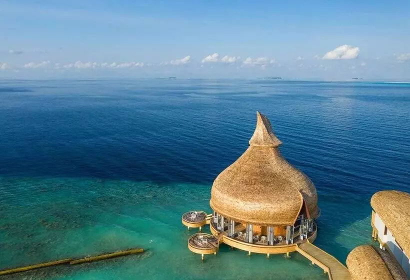 هتل Outrigger Maldives Maafushivaru Resort