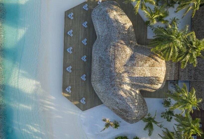 هتل Outrigger Maldives Maafushivaru Resort