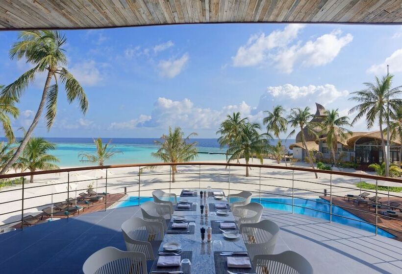 هتل Outrigger Maldives Maafushivaru Resort