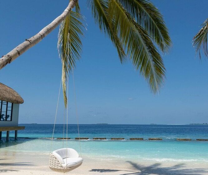 هتل Outrigger Maldives Maafushivaru Resort