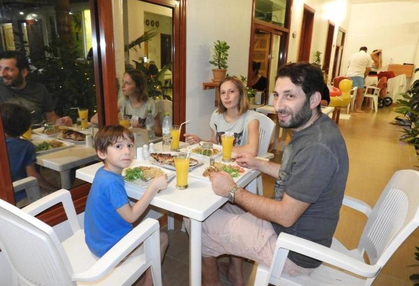 پانسیون Summer Inn Thoddoo