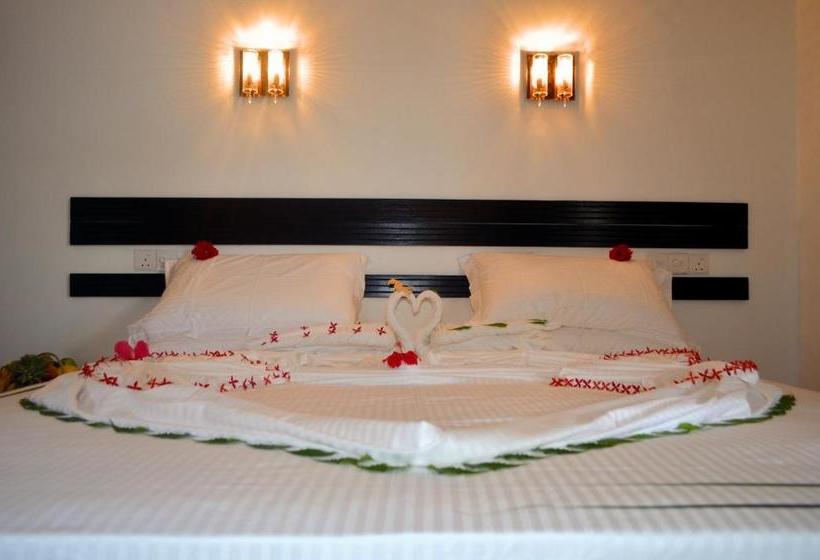 پانسیون Summer Inn Thoddoo