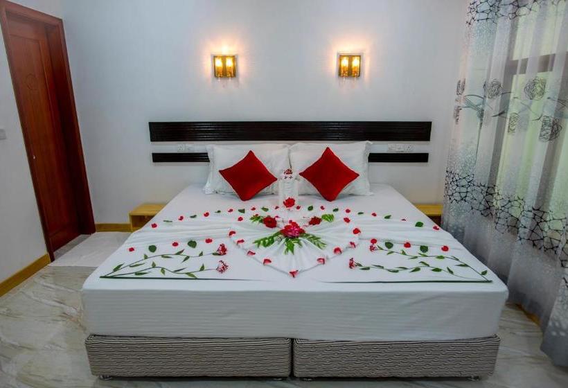 پانسیون Summer Inn Thoddoo