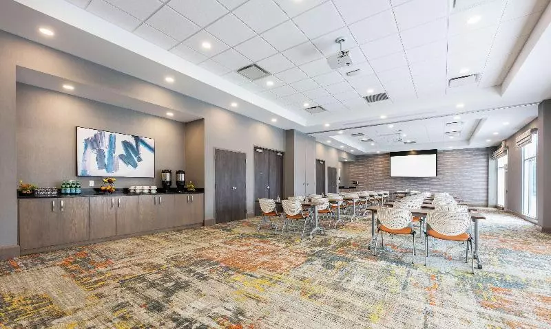 هتل Hampton Inn & Suites Charlottetown