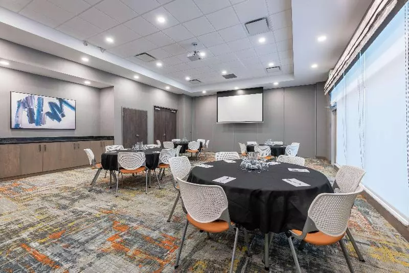 هتل Hampton Inn & Suites Charlottetown