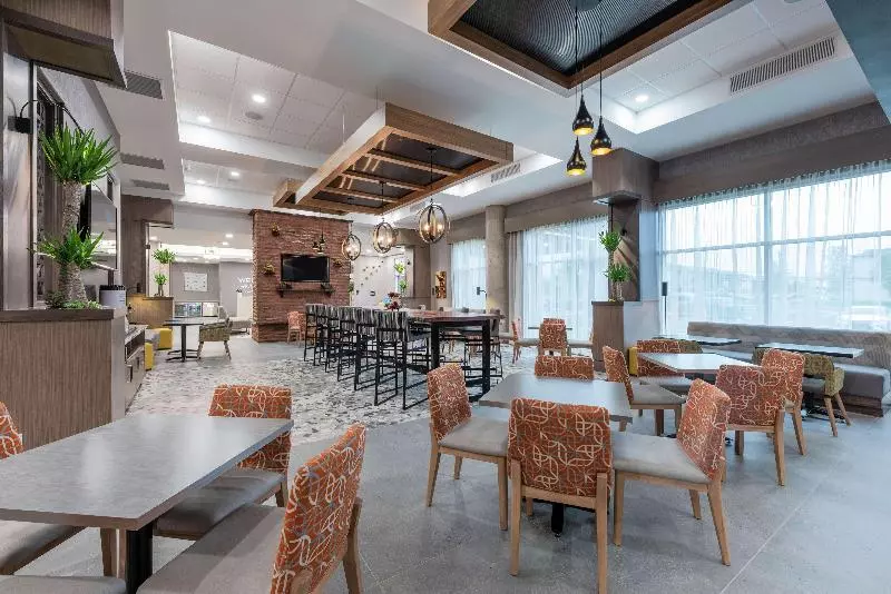 هتل Hampton Inn & Suites Charlottetown