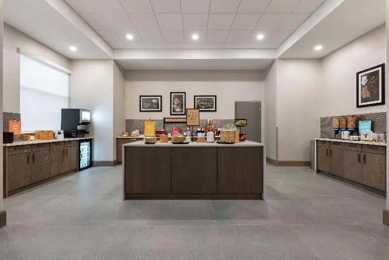 هتل Hampton Inn & Suites Charlottetown