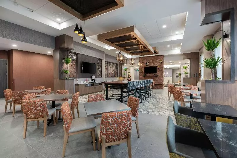 هتل Hampton Inn & Suites Charlottetown