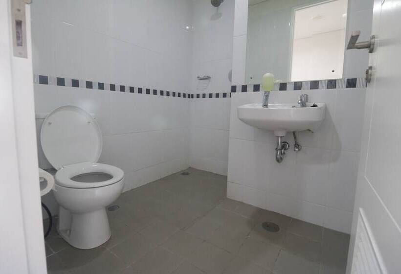 پانسیون Reddoorz Apartment Near Summarecon Mall Serpong