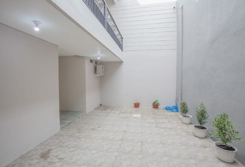 膳宿费 Reddoorz Near Ciputra Golf Surabaya