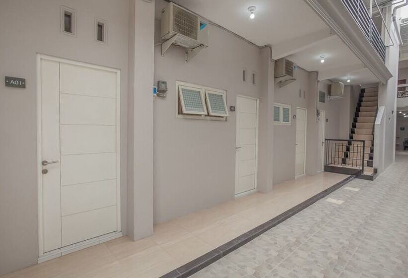 膳宿费 Reddoorz Near Ciputra Golf Surabaya