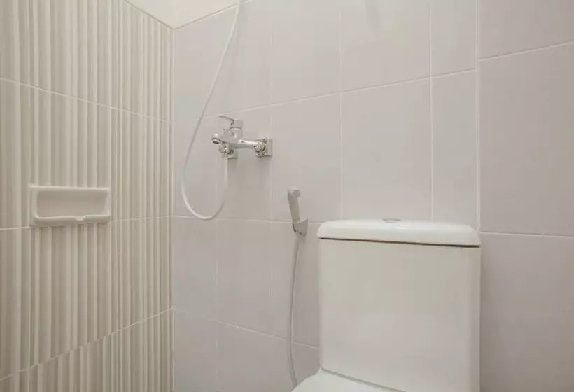 Majatalo Reddoorz Near Ciputra Golf Surabaya