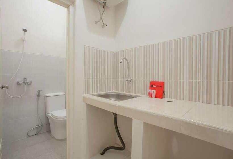 膳宿费 Reddoorz Near Ciputra Golf Surabaya