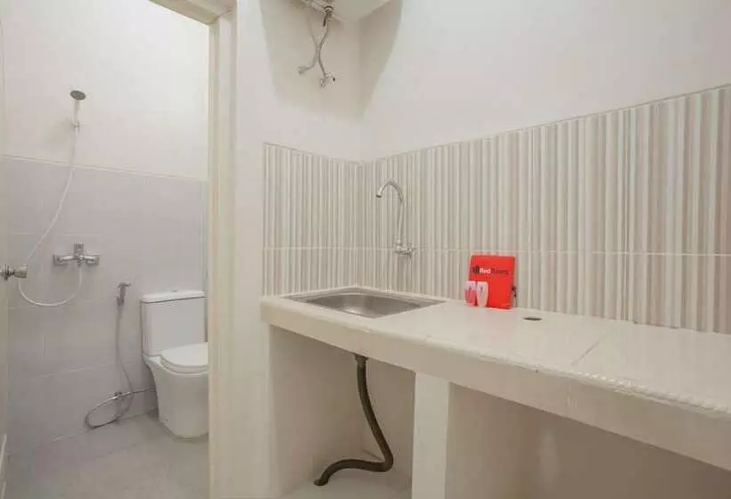 Majatalo Reddoorz Near Ciputra Golf Surabaya