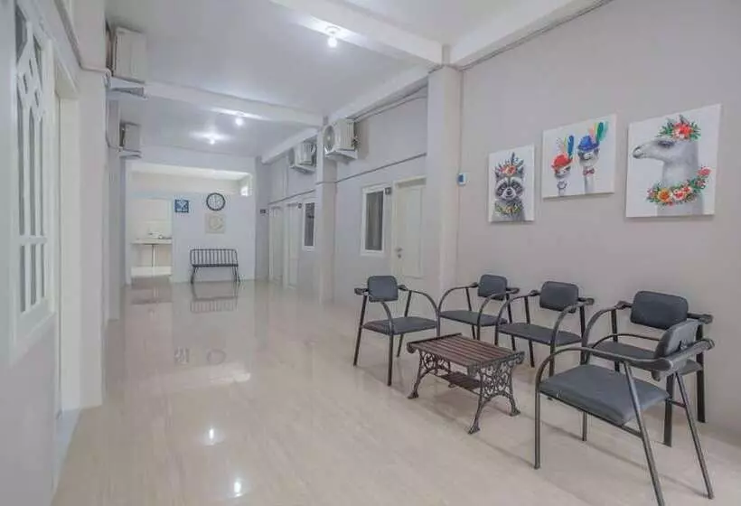 Majatalo Reddoorz Near Ciputra Golf Surabaya