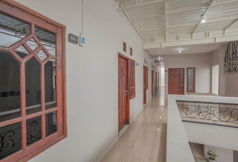 膳宿费 Reddoorz Near Ciputra Golf Surabaya