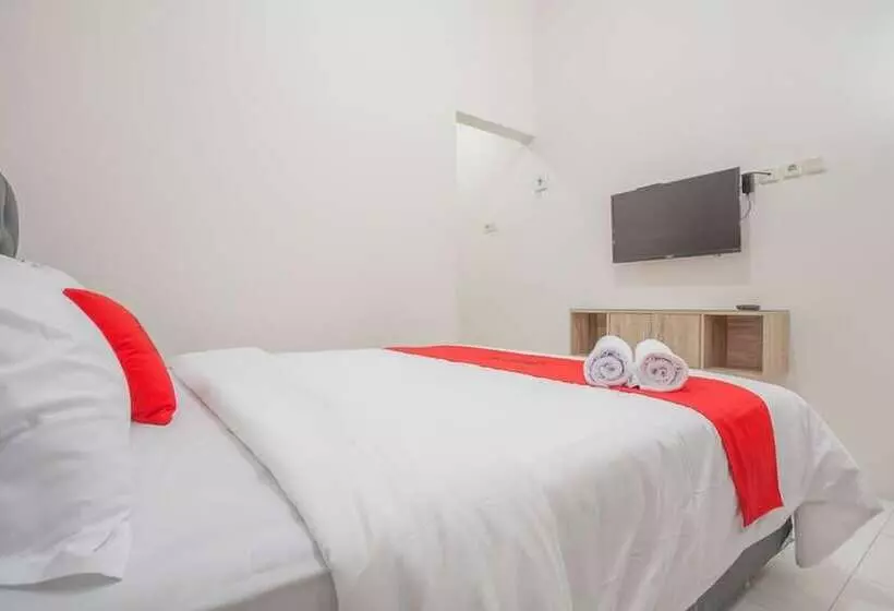 Majatalo Reddoorz Near Ciputra Golf Surabaya