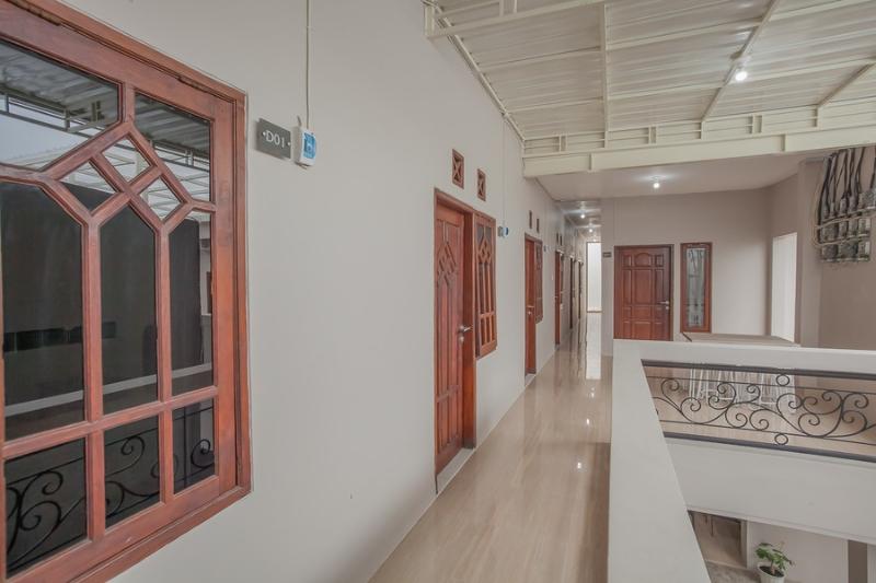 膳宿费 Reddoorz Near Ciputra Golf Surabaya