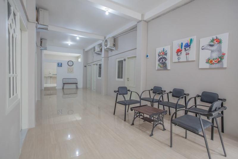 膳宿费 Reddoorz Near Ciputra Golf Surabaya