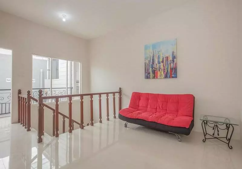 Majatalo Reddoorz Near Ciputra Golf Surabaya