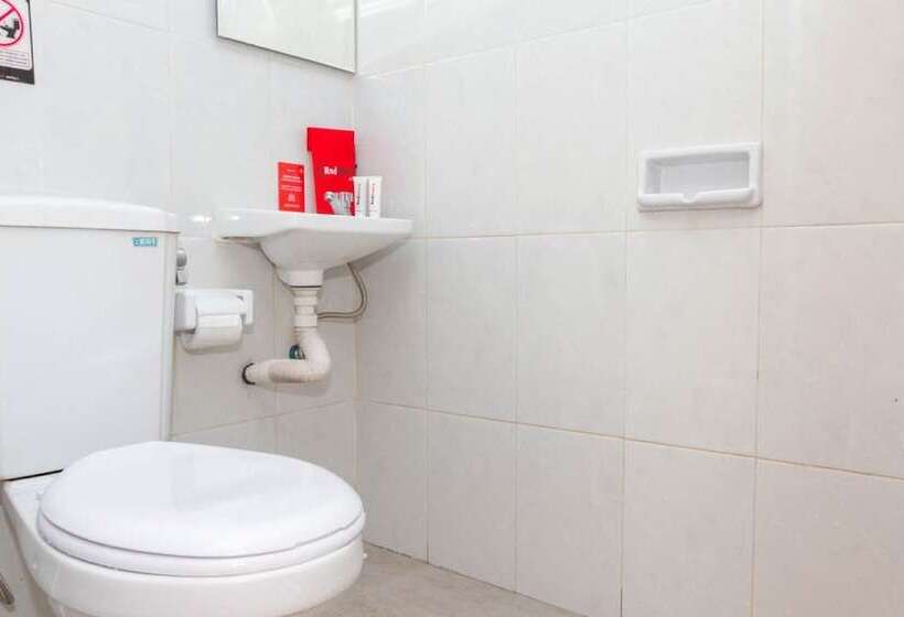 Pension Reddoorz Near Istana Plaza 2