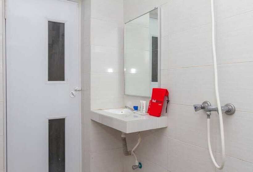 Pension Reddoorz Near Istana Plaza 2