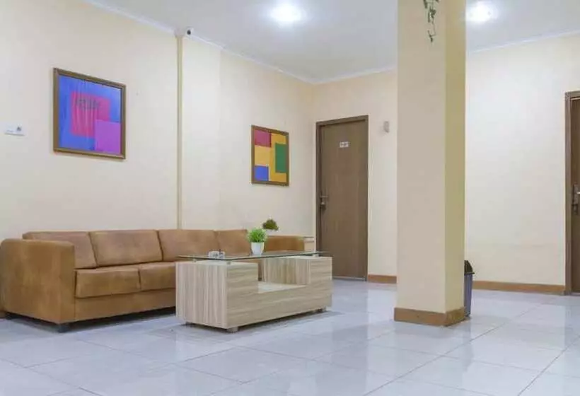 Majatalo Reddoorz Near Istana Plaza 2