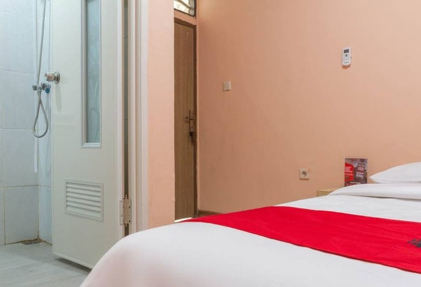 Pension Reddoorz Near Istana Plaza 2